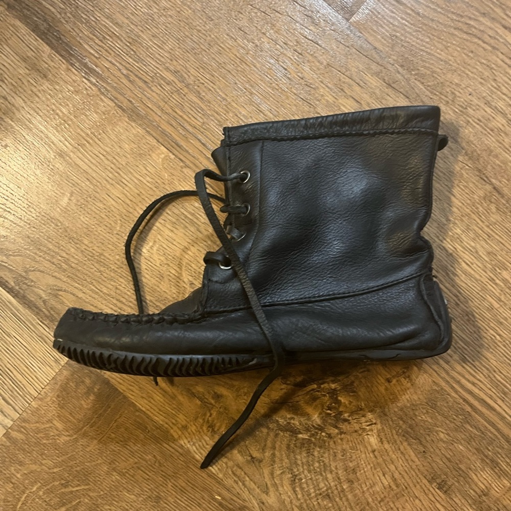 Manitobah Mukluks Kootenay boot in black grain leather zero drop barefoot